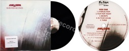 Seventeen seconds (issued 2016). Remastered by Robert Smith. 180 gram vinyl containing a download voucher. White squared sticker in front. - Thanks to zakiaaa